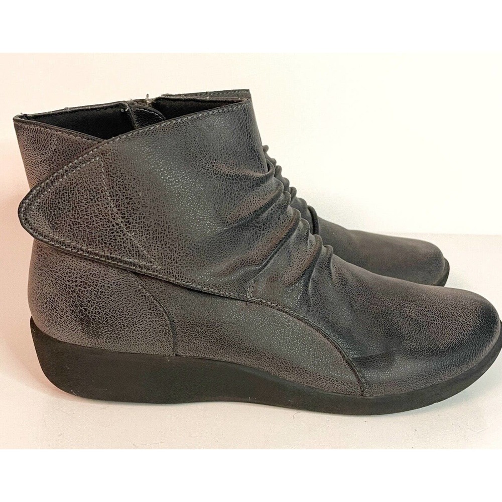 Clarks Ankle Boots Side Zip Women 7.5M Mushroom Gray Cloudsteppers Super Light